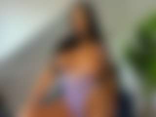Live cam show with RanyaEvy - Normal on StripNow