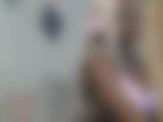Live cam show with LunaNova999 - Moaning on fuklive.com