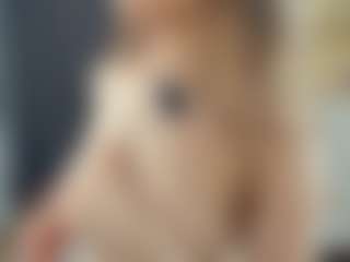 Live cam show with BelleDream - Camel Toe on CamClone