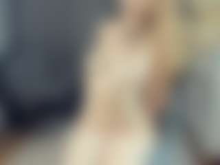 Live cam show with BelleDream - Flashing on AdultVida.com