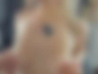 Live cam show with BelleDream - Fingers on Camsoda