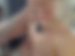 Live cam show with BelleDream - Fingers on Camiplay Live
