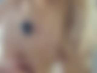 Live cam show with BelleDream - Handjob on StripNow