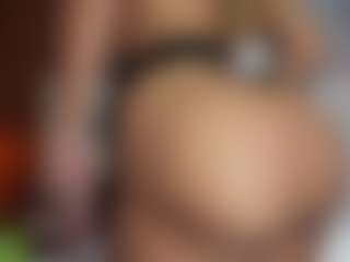 Live cam show with Madisson022 - Average on Uber Horny