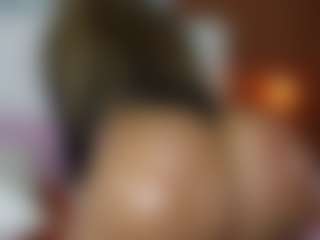 Live cam show with Madisson022 - Thick on Chatstar