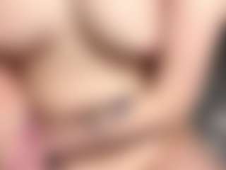Live cam show with Annie - Hot on milfzrlive.com