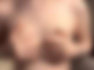 Live cam show with Annie - Nipple Piercings on SquirtSoMuch