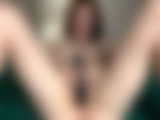 Live cam show with Annie - Nipple Piercings on Milfs Live