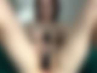 Live cam show with Annie - Nipple Piercings on AdultVida.com