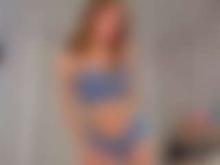 Live cam show with KarenSozzi - Average on CamClone