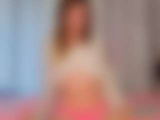 Live cam show with KarenSozzi - Smoking on liverealitysex.com
