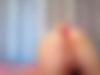 Live cam show with KarenSozzi - Bedroom on xxxlivecams.org
