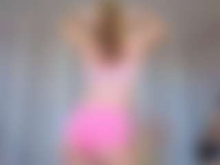 Live cam show with KarenSozzi - Dirty Talk on Fling VIP Chat