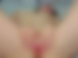 Live cam show with KarenSozzi - Strip on Camsoda