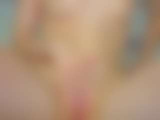 Live cam show with KarenSozzi - Shaved Pussy on friskycurves.com