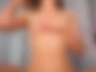 Live cam show with KarenSozzi - Average on AdultVida.com