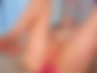 Live cam show with KarenSozzi - Moaning on Camsoda