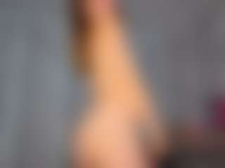 Live cam show with KarenSozzi - Moaning on Dare Cams