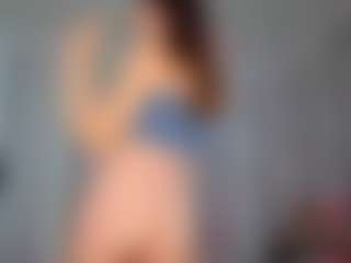 Live cam show with KarenSozzi - Amateur on StripNow