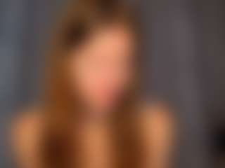 Live cam show with KarenSozzi - Flashing on madthumbs