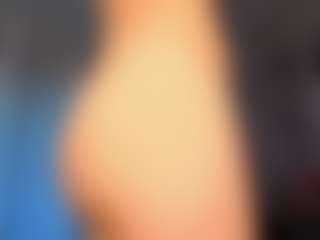 Live cam show with KarenSozzi - Skinny on Camsoda