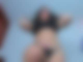 Live cam show with Luna G - Blonde Hair on Fling VIP Chat