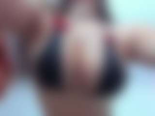 Live cam show with Luna G - Shaved Pussy on Camsoda