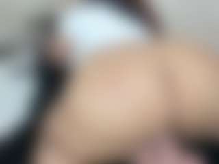 Penelope-Russo MILF webcam performer live streaming