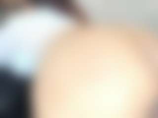 Live cam show with Penelope-Russo - Public on CamwithHer