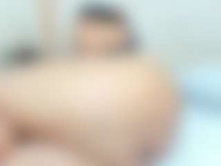 Live cam show with Penelope-Russo - Mature MILF on CamClone
