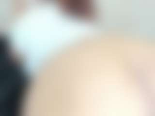 Live cam show with Penelope-Russo - Public Mature on Livezox