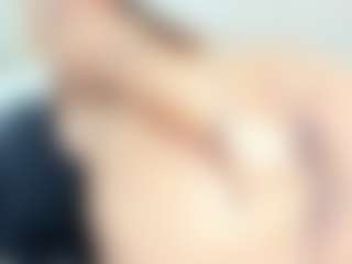 Penelope-Russo MILF webcam performer live streaming