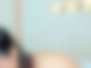 Live cam show with Penelope-Russo - Tease on Milfs Live