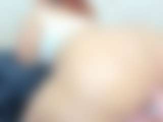 Live cam show with Penelope-Russo - Facial on Camsoda