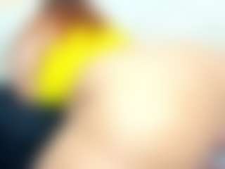 Live cam show with Penelope-Russo - Camel Toe on milfzrlive.com