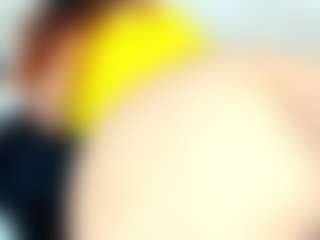 Live cam show with Penelope-Russo - Public on Stripli.com