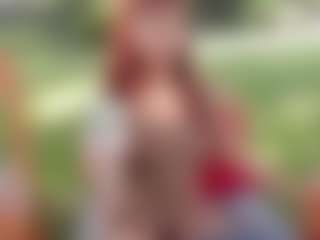 Live cam show with AliceMrtnz - Athletic on CamwithHer
