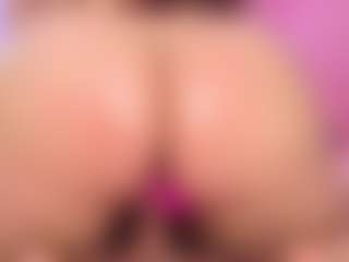 emmacurvy's Live Sex Cam Show