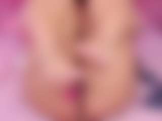 emmacurvy's Live Sex Cam Show