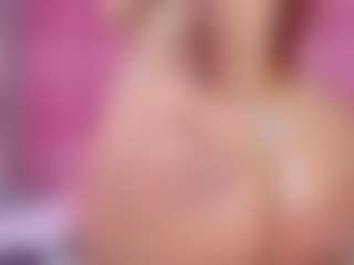 Live cam show with emmacurvy - Young Adult Teen (18+) on Camsoda