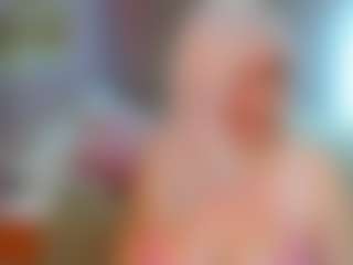 Live cam show with HellaFabel - Upskirt on Free Soda