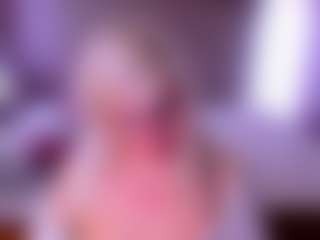 Live cam show with HellaFabel - Flashing on CamClone