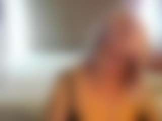 Live cam show with HellaFabel - Fingering on madthumbs