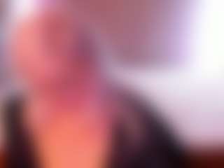 HellaFabel MILF webcam performer live streaming