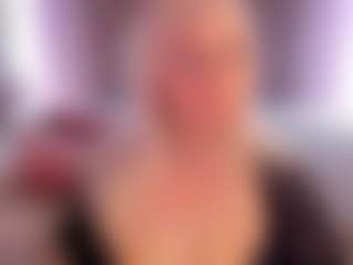 HellaFabel MILF webcam performer live streaming