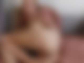 Live cam show with Carol-Gordon - Blue Eyes on StripNow