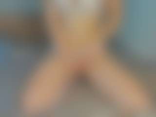 Sensual petite girl foxie's Live Sex Cam Show