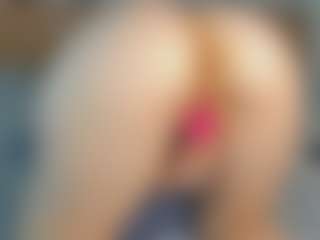 Sensual petite girl foxie's Live Sex Cam Show