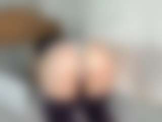 Sensual petite girl foxie's Live Sex Cam Show