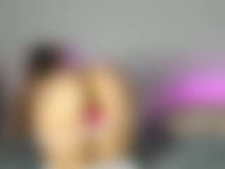Sensual petite girl foxie's Live Sex Cam Show
